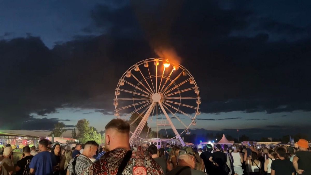 Leipzig Müzik Festivali'nde iki dönme dolap gondolunun alev alması sonucu en az 23 kişi yaralandı