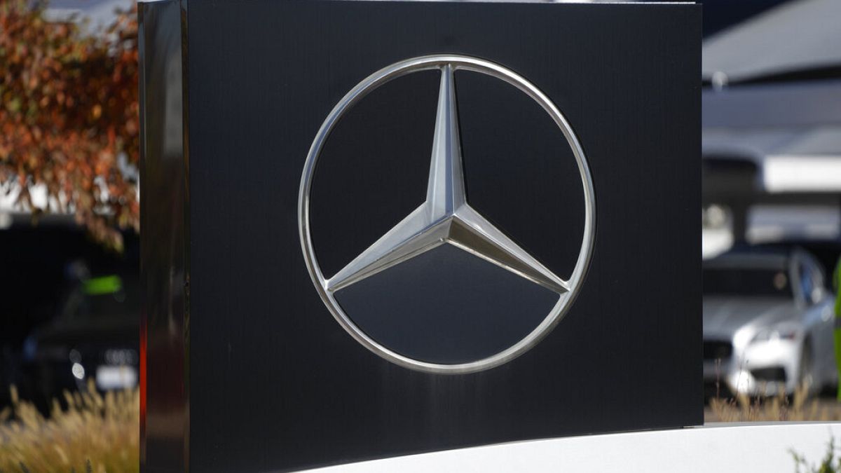 Mercedes ve Stellantis'ten 4,4 milyar euroluk akü fabrikası taşınıyor