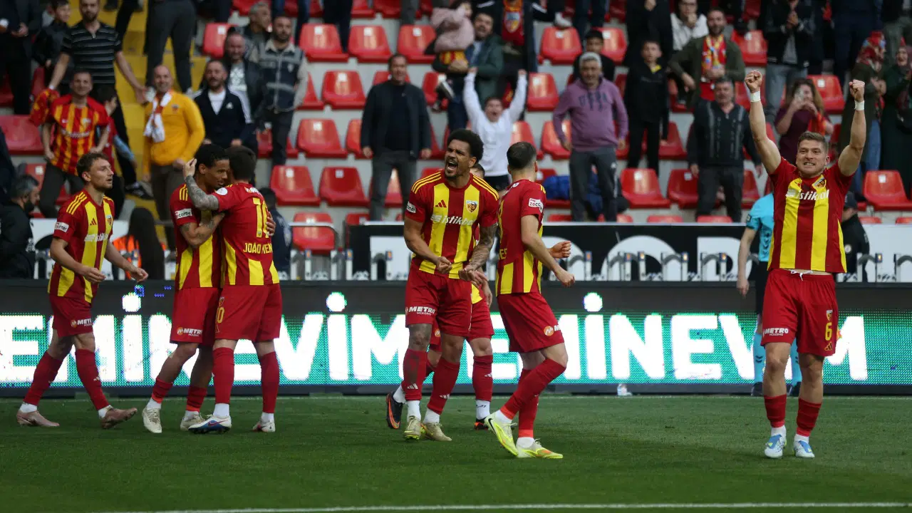 Kayserispor, Çaykur Rizespor'u mağlup etti: Düşme hattından kurtuldu!