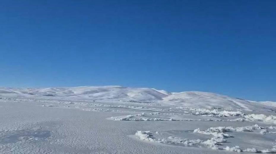 Çıldır Gölü'nde Eksi 30 Dereceyle Buz Kaplama!