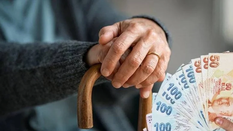 Emeklilik haklarını birkaç günle mağdur olan binlerce sigortalı için beklenen müjde paylaşıldı. Masadaki yeni emeklilik formülü sonunda belli oldu