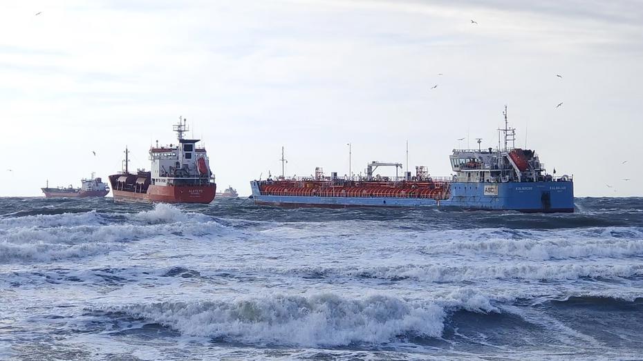 Florya'da iki gemiden acil yardım talebi