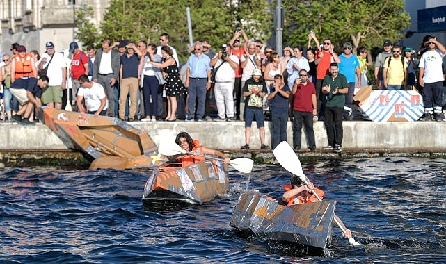 İzmir Körfezi'nde karton tekneler kıyasıya yarıştı - SPORT
