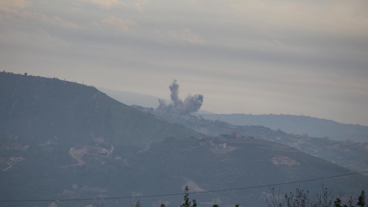Lübnan'daki Hizbullah, İran yapımı Falag ve Burkan füzeleriyle İsrail'e saldırılar düzenledi.