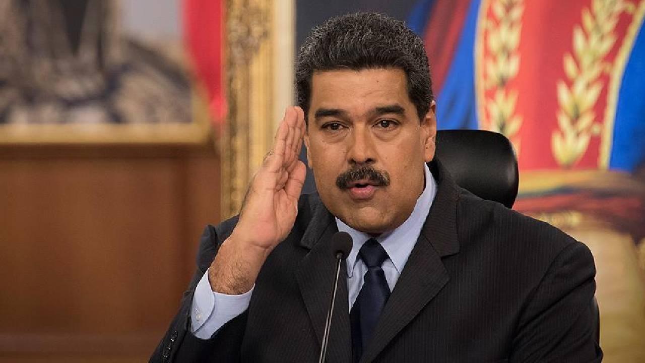 Maduro canlı yayın sırasında WhatsApp'ı sildi