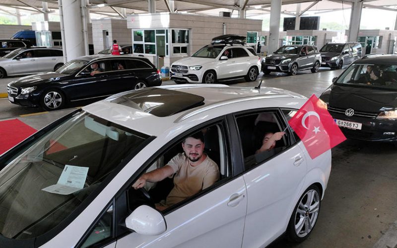 Sınır kapısında büyük sevinç: "İki yıldır içimde tutuyorum sevincimi, hep bu anı bekledim"