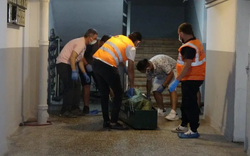 Gazeteleri gelmeyince komşuları şüphelendi: Yalnız yaşayan yaşlı adam evinde ölü bulundu